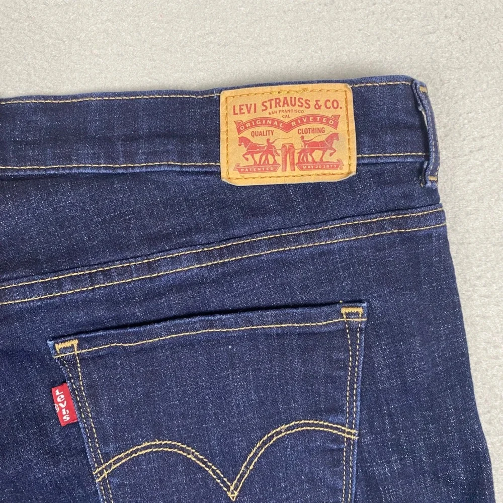 Levi's Classic Bermuda Cuffed Dark Wash Denim Shorts Womens 31 Blue